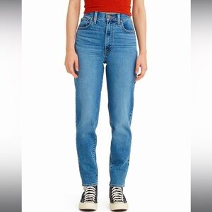 NWOT Levi’s High Waisted Mom Jeans Medium Indigo